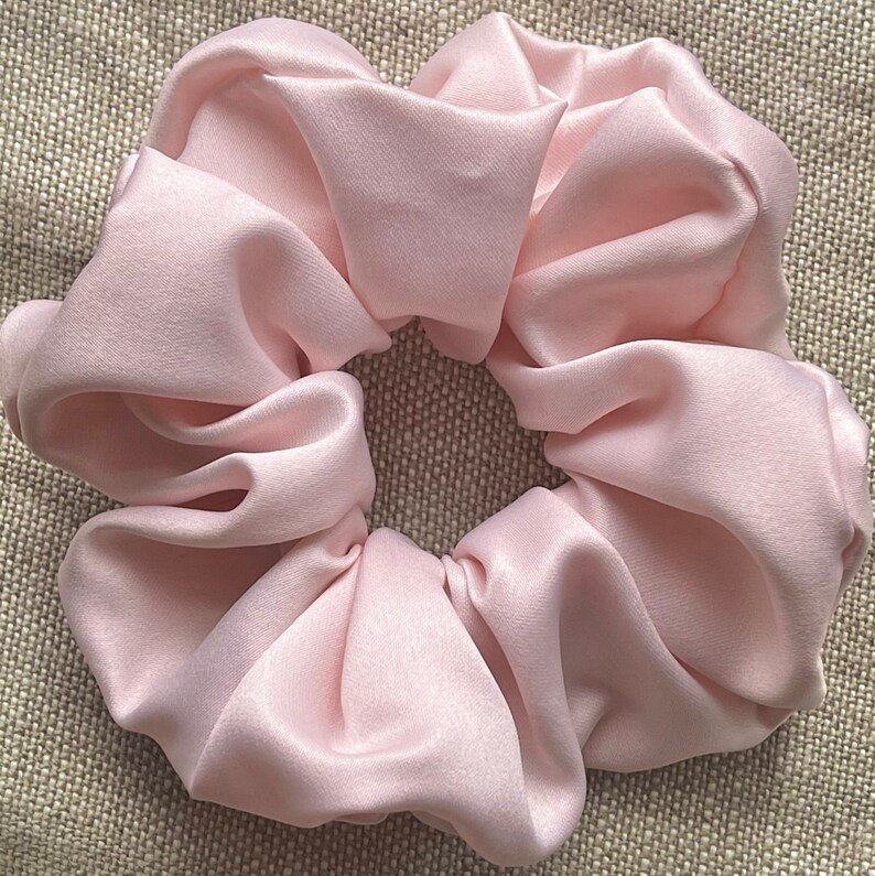 Pack of 3 Pink Party Favors Scrunchies - Image 2